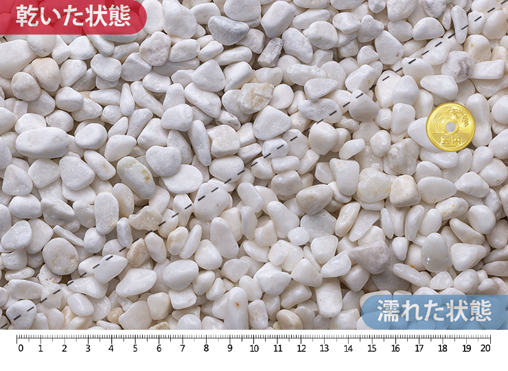 白大理石を砕いた砂利に、ドラム加工をして丸みをつけた玉石です。きれいな白色が特徴です。